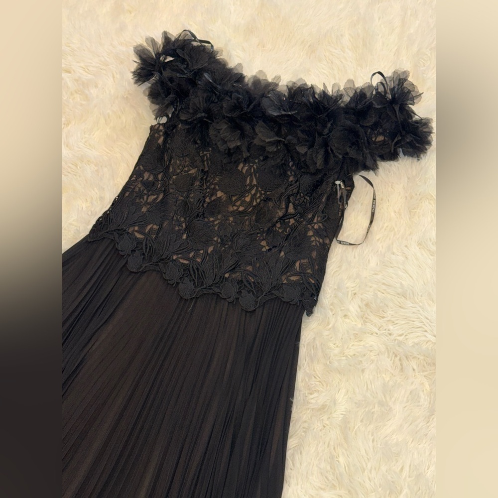 NEW Tadashi Shoji Margaux Black Off-Shoulder Floral Ruffle Trim pleated Gown 10 - Picture 4 of 8